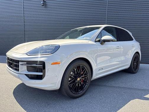 2025 Porsche Cayenne GTS
