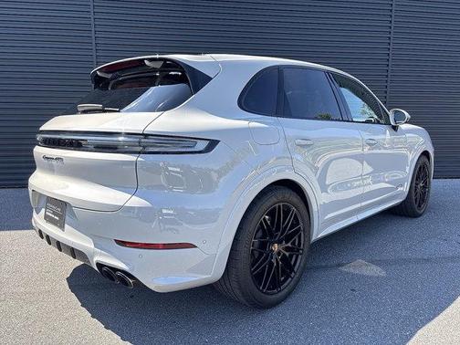 2025 Porsche Cayenne GTS