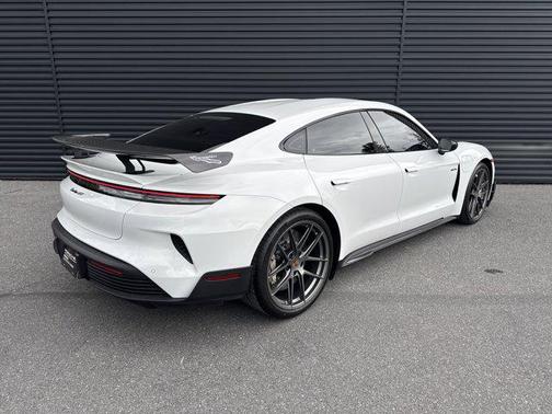 2025 Porsche Taycan Turbo GT