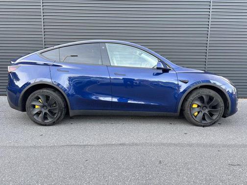 2022 Tesla Model Y Long Range Dual Motor All-Wheel Drive