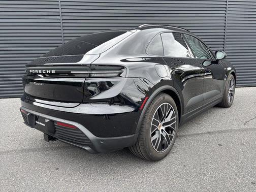 2025 Porsche Macan 4