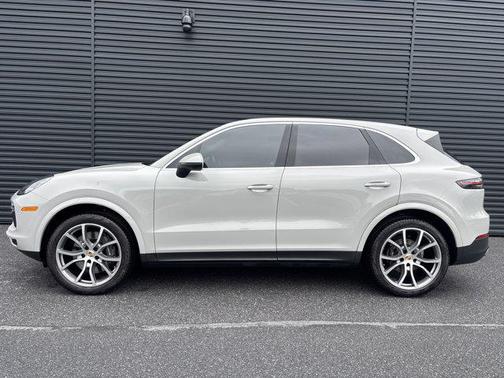 2022 Porsche Cayenne Base (Tiptronic)