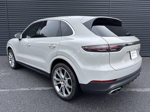 2022 Porsche Cayenne Base (Tiptronic)