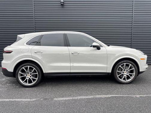 2022 Porsche Cayenne Base (Tiptronic)