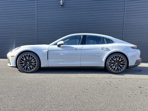 2026 Porsche Panamera 