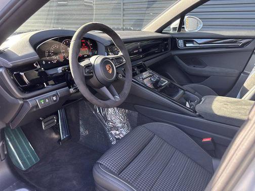 2026 Porsche Panamera 