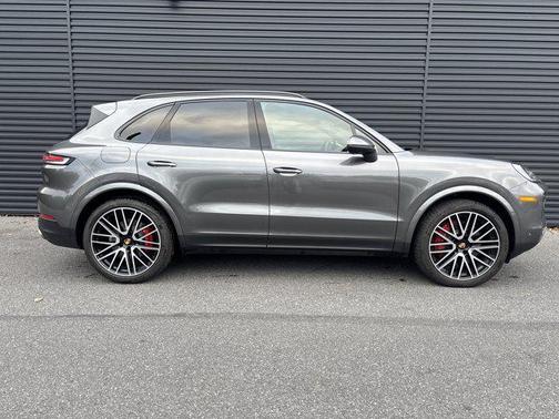 2025 Porsche Cayenne S