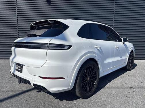 2025 Porsche Cayenne GTS