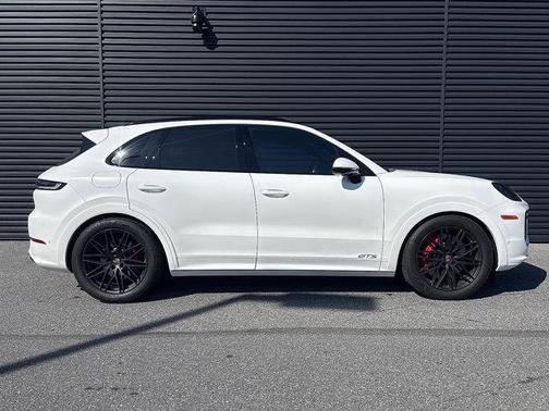 2025 Porsche Cayenne GTS