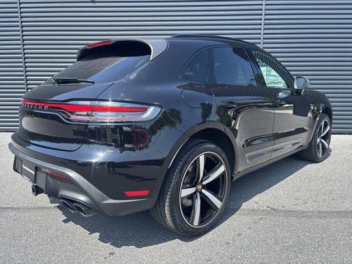 2025 Porsche Macan Base
