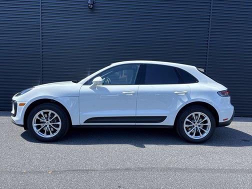 2025 Porsche Macan 