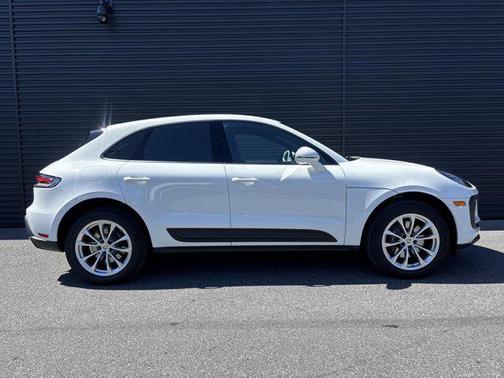 2025 Porsche Macan 