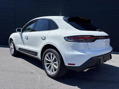 2025 Porsche Macan T