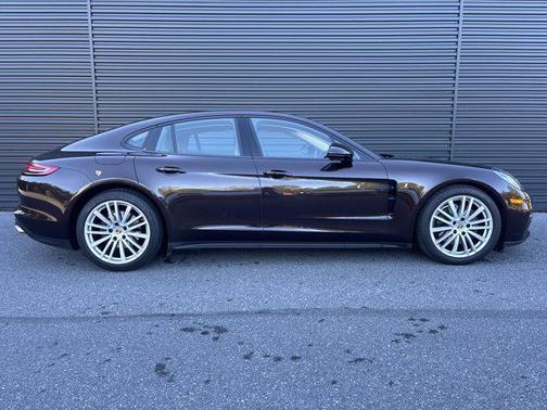2019 Porsche Panamera 4