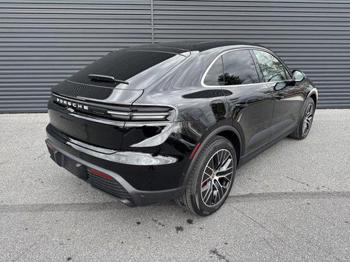 2025 Porsche Macan 4S