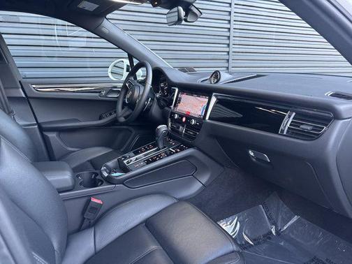 2025 Porsche Macan T