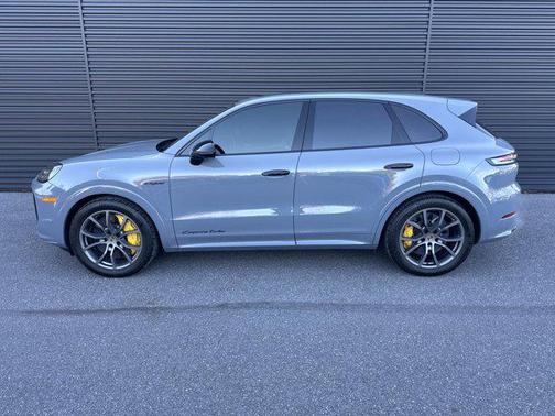 2024 Porsche Cayenne E-Hybrid S