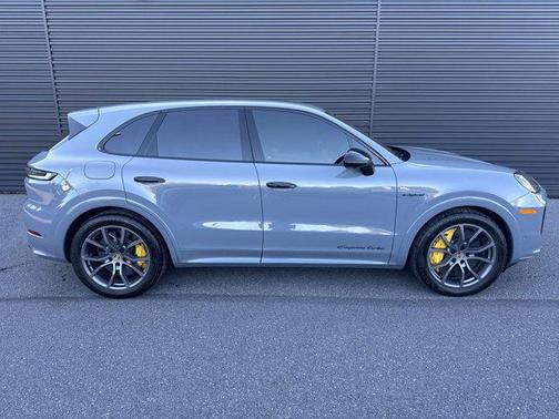 2024 Porsche Cayenne E-Hybrid S