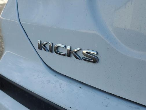 2022 Nissan Kicks S