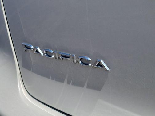 Luxury White Pearlcoat 2021 Chrysler Pacifica Touring-L