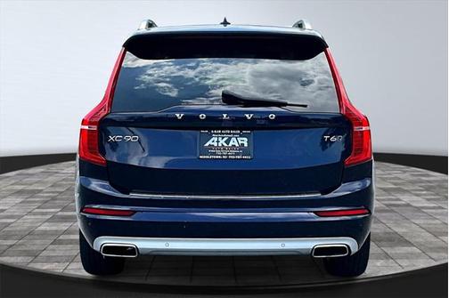 2016 Volvo XC90 T6 Momentum