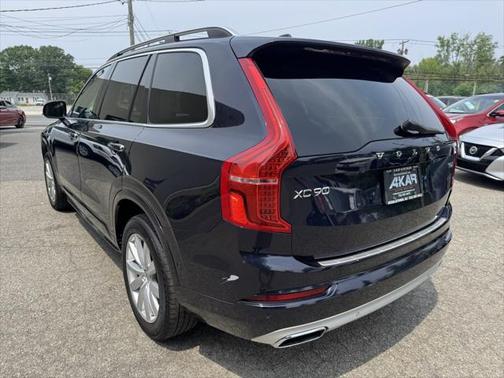 2016 Volvo XC90 T6 Momentum