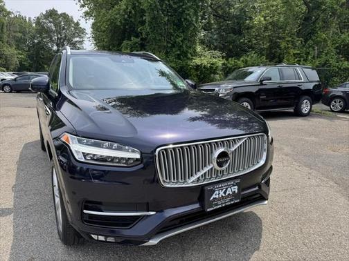 2016 Volvo XC90 T6 Momentum