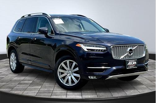 2016 Volvo XC90 T6 Momentum
