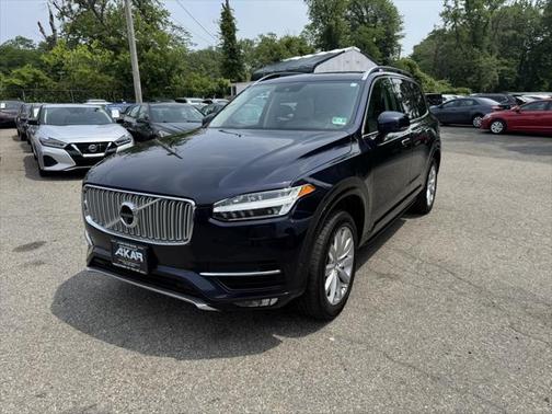 2016 Volvo XC90 T6 Momentum