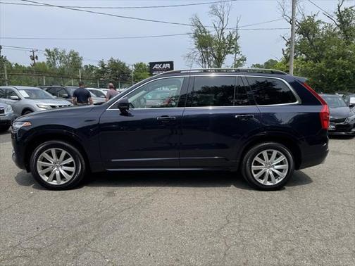2016 Volvo XC90 T6 Momentum