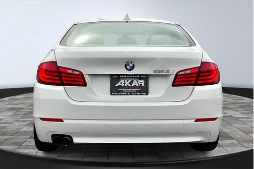 2011 BMW 528 528i