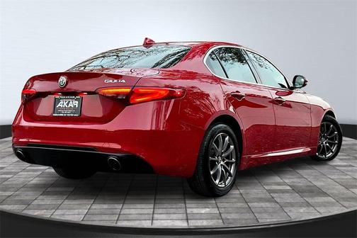 2018 Alfa Romeo Giulia Base