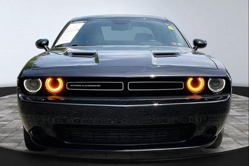 Pitch Black Clearcoat 2017 Dodge Challenger SXT
