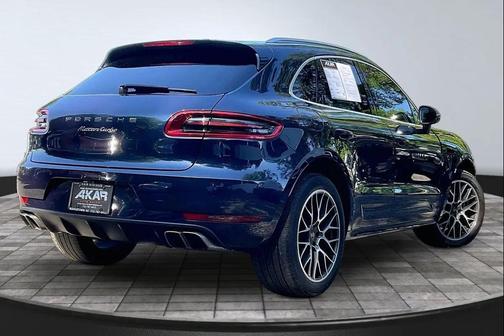 Dark Blue Metallic 2015 Porsche Macan Macan Turbo