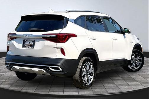 Snow White Pearl 2022 Kia Seltos EX