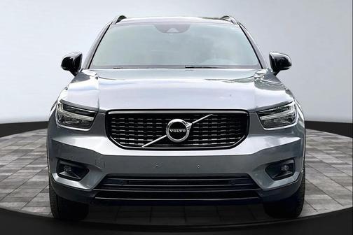 Osmium Grey Metallic 2019 Volvo XC40 T5 R-Design