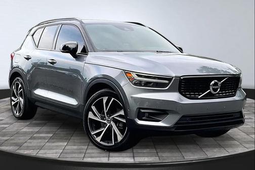 Osmium Grey Metallic 2019 Volvo XC40 T5 R-Design