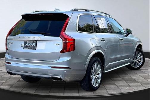 Bright Silver Metallic 2017 Volvo XC90 T6 Momentum