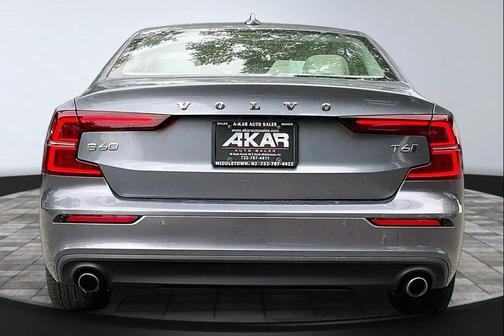 Gray 2019 Volvo S60 T6 Momentum