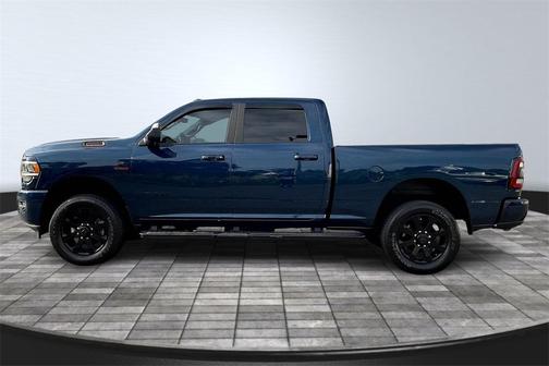 2022 RAM 3500 Big Horn Crew Cab 4x4 6'4' Box