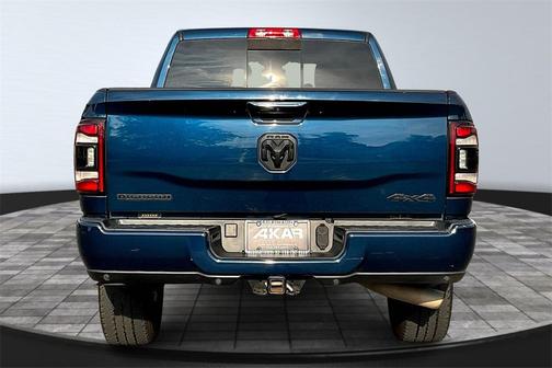 2022 RAM 3500 Big Horn Crew Cab 4x4 6'4' Box