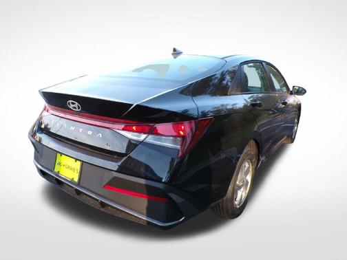 Black 2026 Hyundai ELANTRA SE