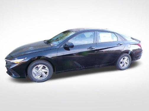 Black 2026 Hyundai ELANTRA SE