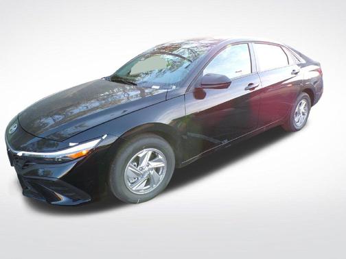 Black 2026 Hyundai ELANTRA SE