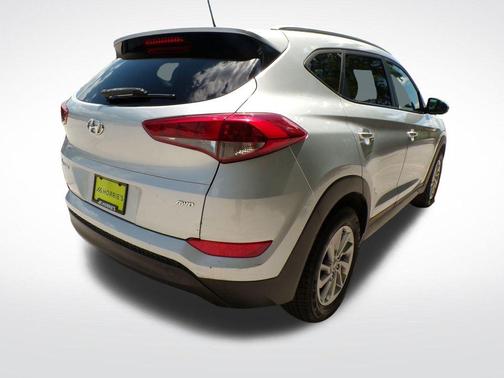 Molten Silver 2017 Hyundai TUCSON SE