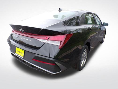Black 2026 Hyundai ELANTRA SE