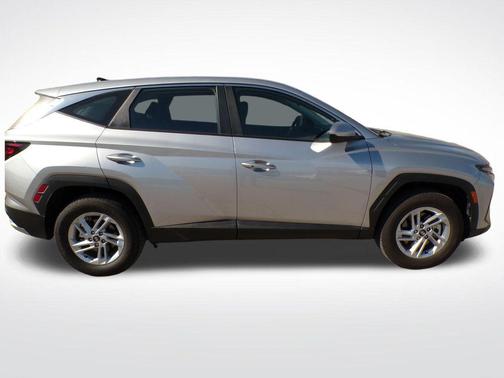 Shimmering Silver 2025 Hyundai TUCSON SE