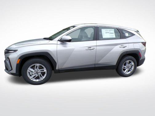 Shimmering Silver 2026 Hyundai TUCSON SE