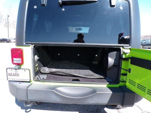 Gecko Pearlcoat 2013 Jeep Wrangler Unlimited Sport