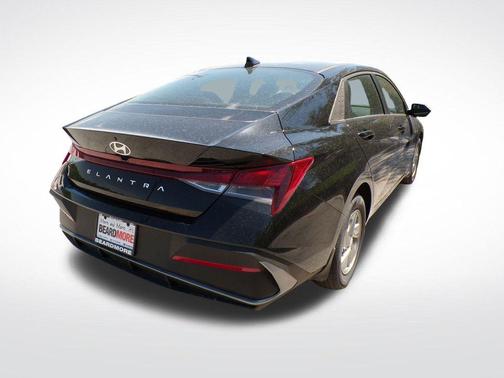 Black 2026 Hyundai ELANTRA SE